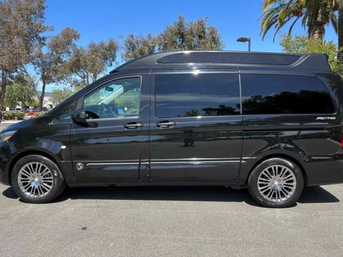 Used 2018 Mercedes-Benz Metris Passenger image 1