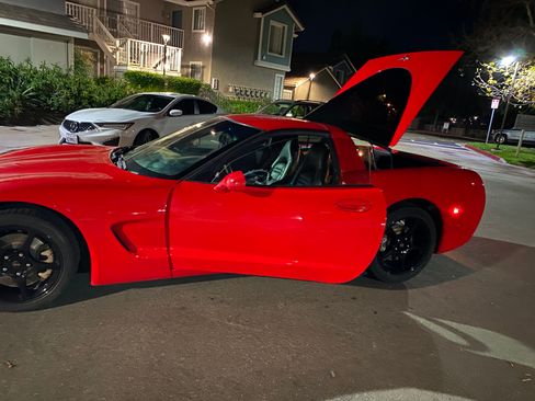 Used 2004 Chevrolet Corvette Coupe w/ Preferred Equipment Group image 4