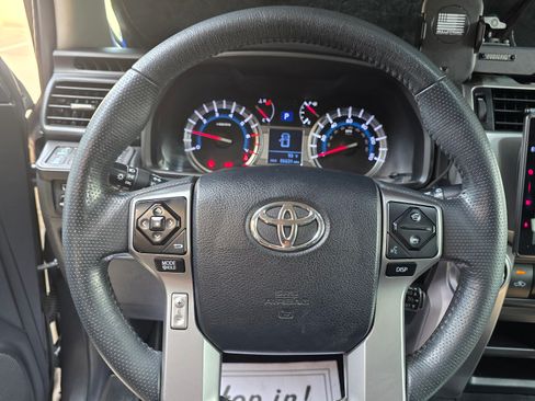 Used 2019 Toyota 4Runner SR5 AWD/4WD image 18
