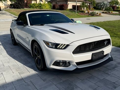 Used 2017 Ford Mustang GT Premium RWD image 1