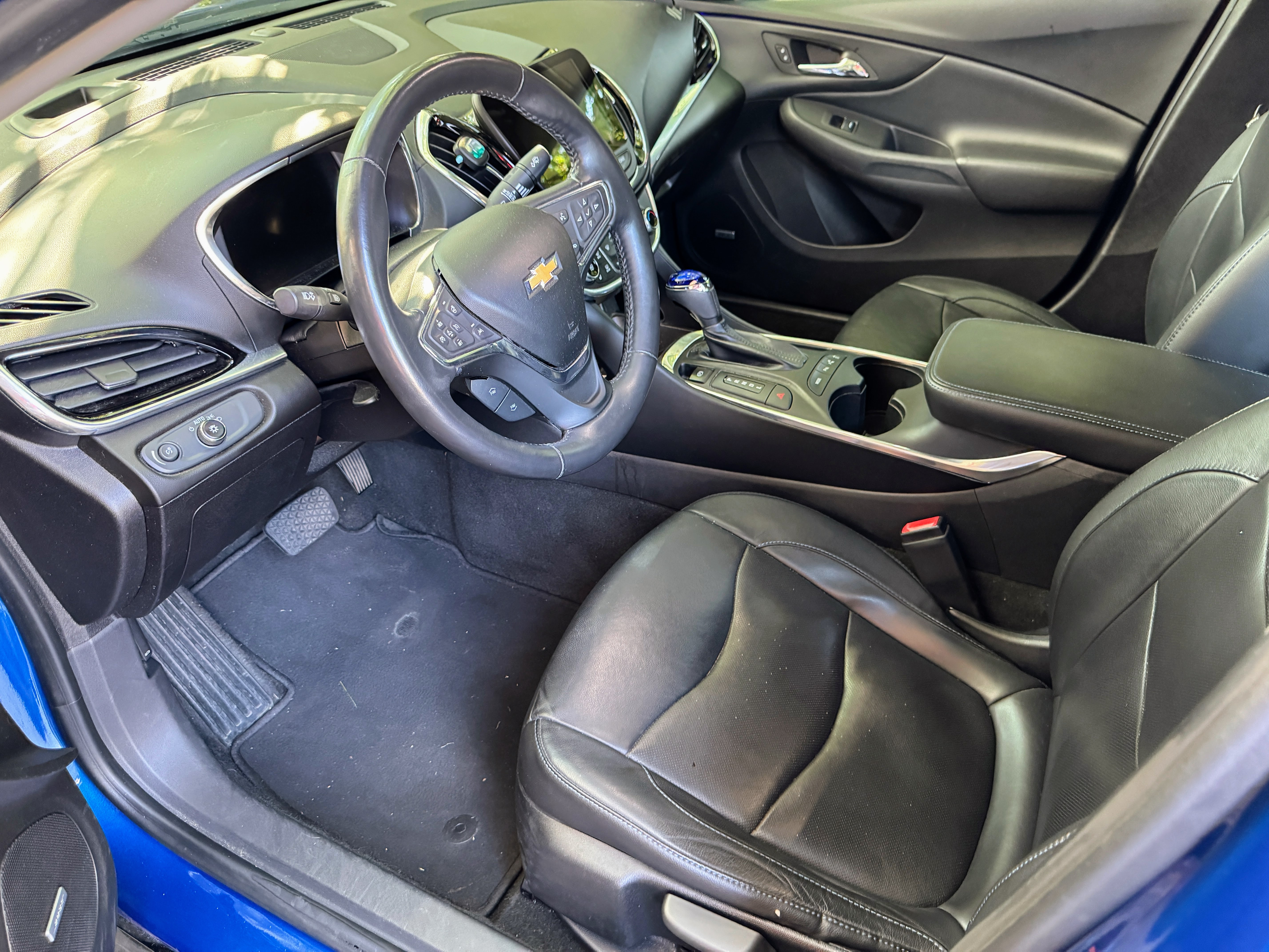 Used 2017 Chevrolet Volt Premier w/ Driver Confidence II Package FWD image 14