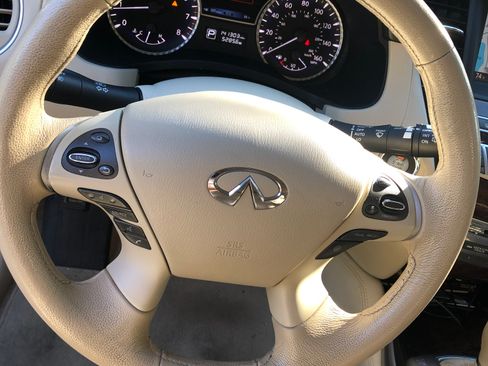 Used 2013 INFINITI JX35 35 Sport Utility 4D w/ Premium Pkg image 4