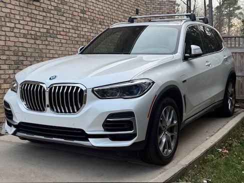 Used 2022 BMW X5 xDrive45e w/ Executive Package image 4