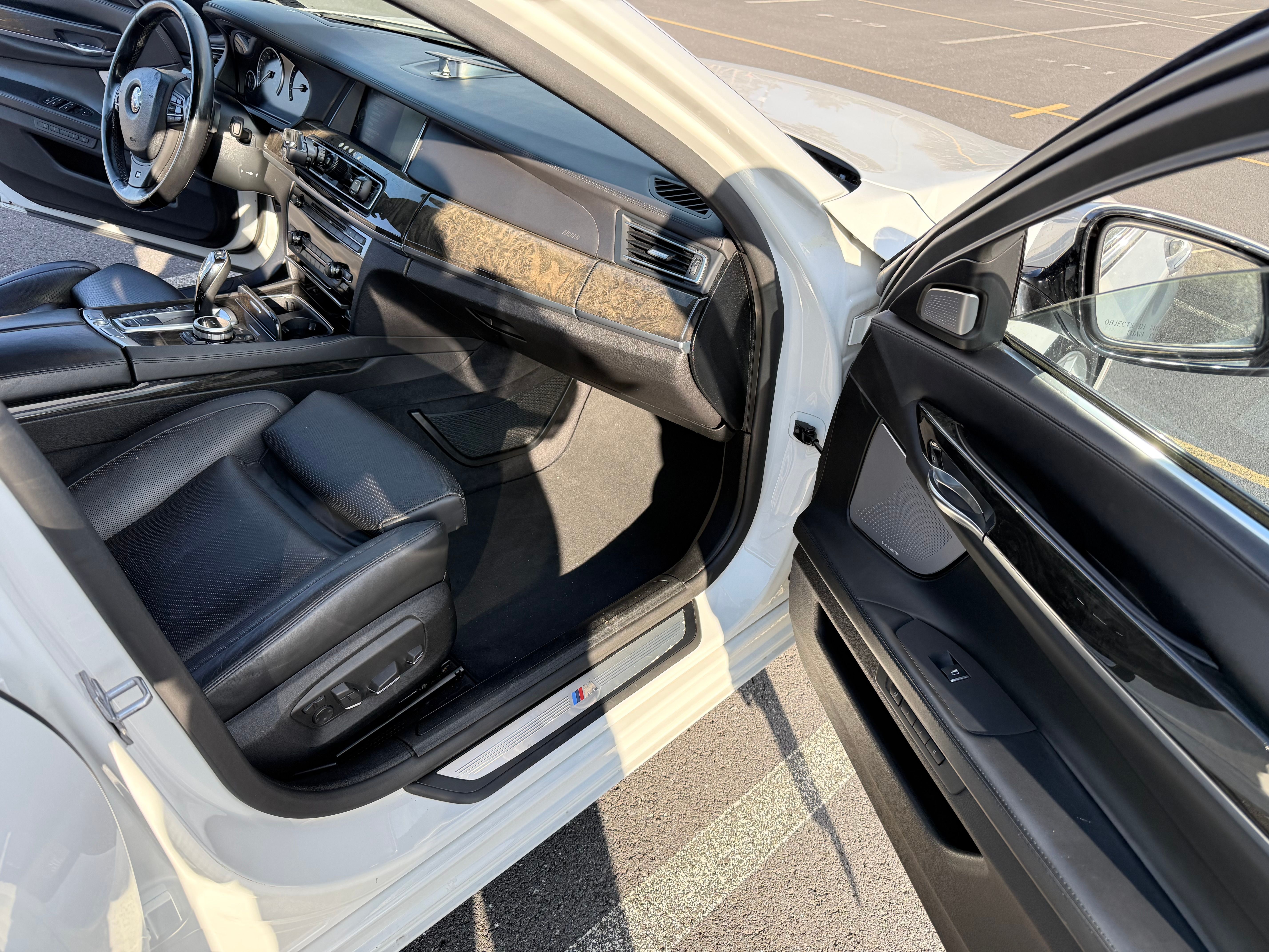 Used 2013 BMW 750Li xDrive AWD/4WD image 26