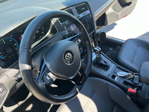 Used 2019 Volkswagen e-Golf SEL Premium image 23