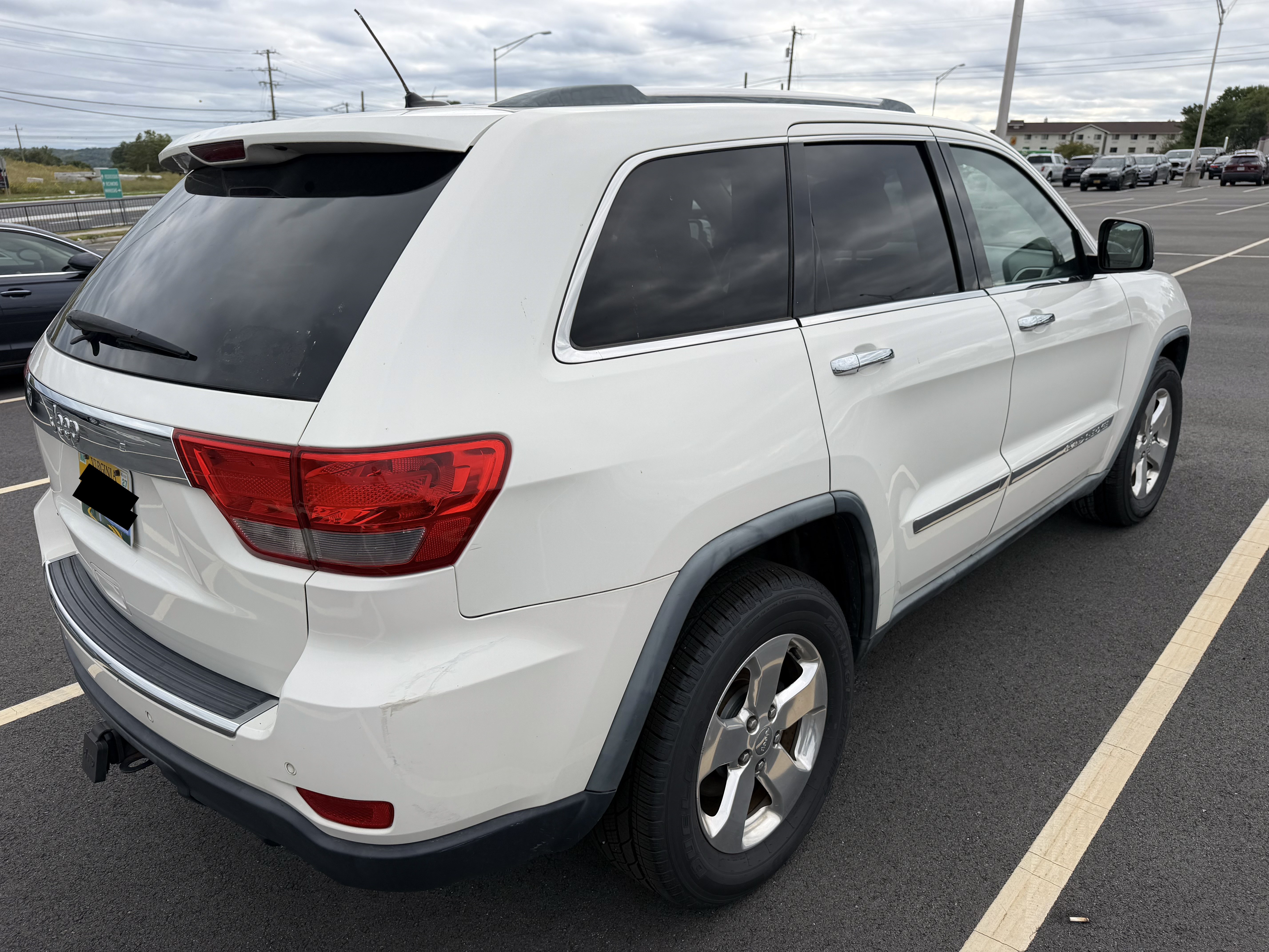Used 2011 Jeep Grand Cherokee Limited w/ Trailer Tow Group RWD image 10