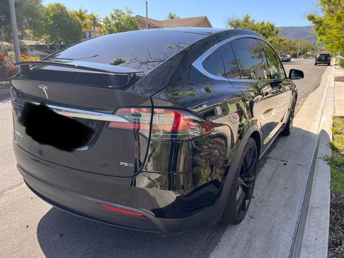 Used 2018 Tesla Model X 75D image 12