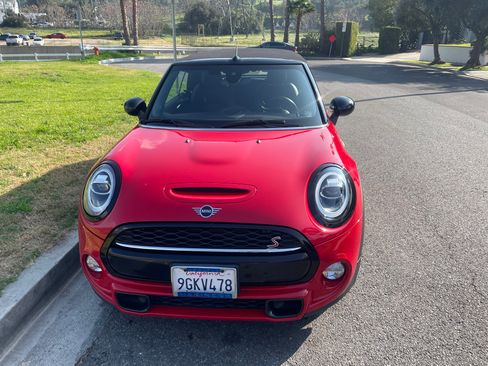 Used 2019 MINI Cooper S w/ Premium Package image 2