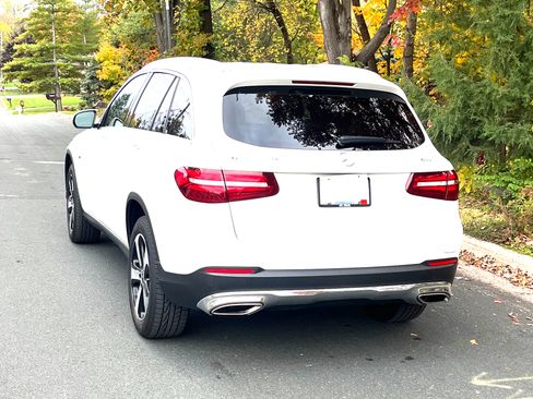 Used 2019 Mercedes-Benz GLC 350e 4MATIC image 4