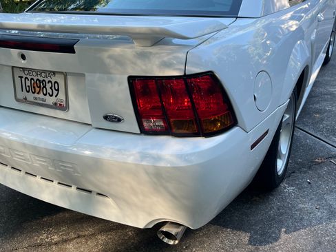 Used 2001 Ford Mustang Cobra RWD image 11
