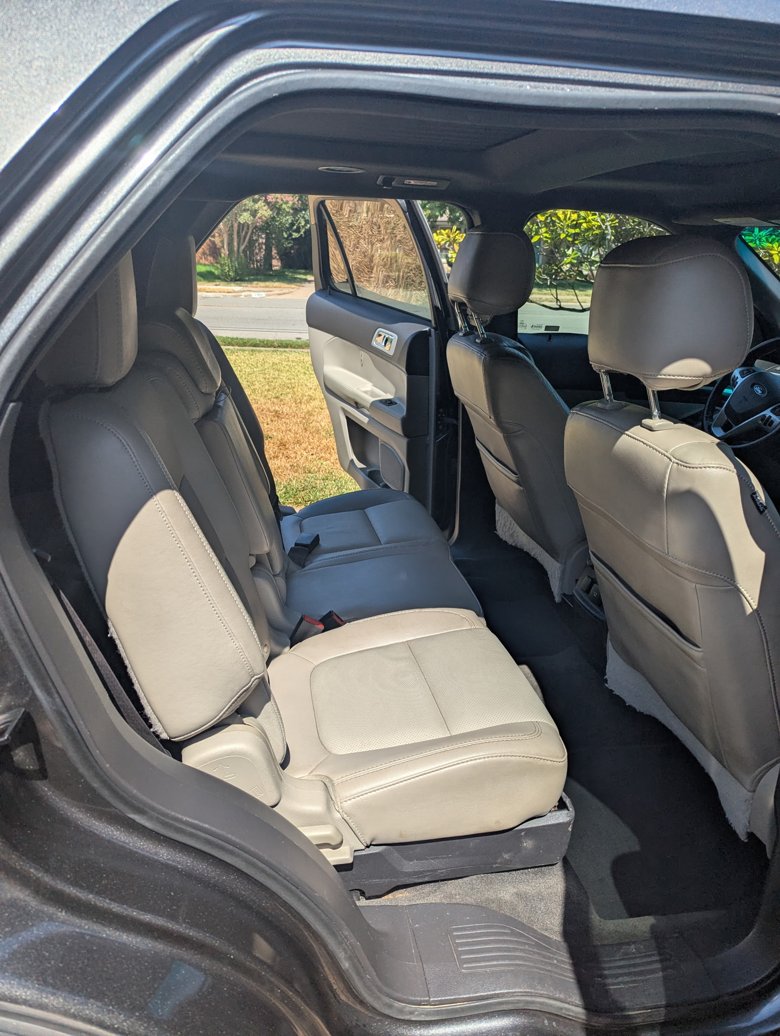 Used 2015 Ford Explorer Limited w/ Equipment Group 301A FWD image 9