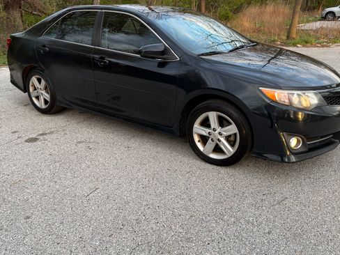 Used 2012 Toyota Camry SE image 2