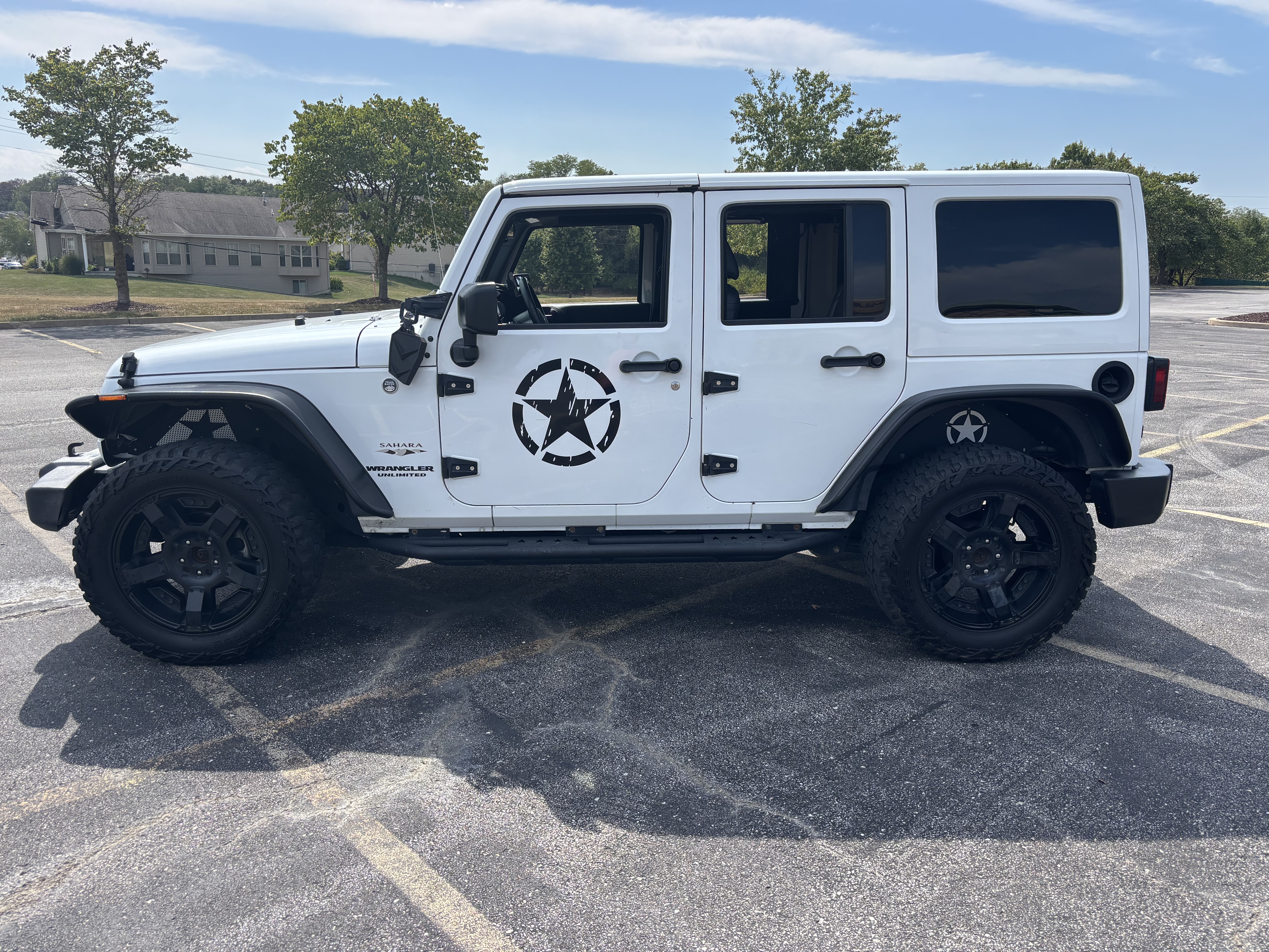 Used 2017 Jeep Wrangler Unlimited Sahara w/ Connectivity Group AWD/4WD image 4
