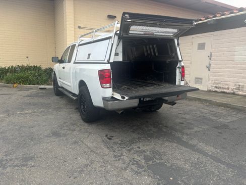Used 2008 Nissan Titan SE image 5