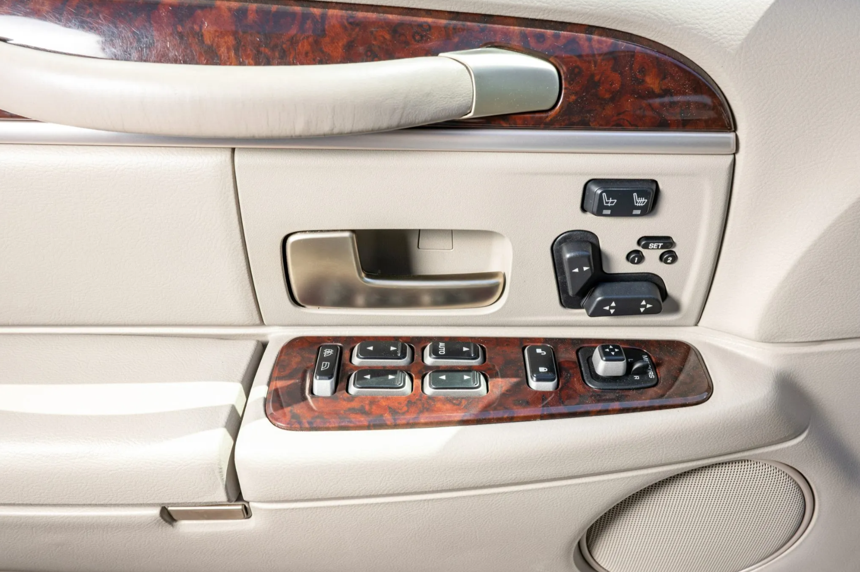 Used 2008 Lincoln Town Car Signature Limited RWD image 23
