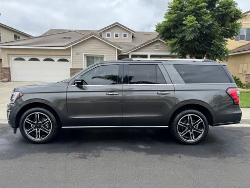 Used 2021 Ford Expedition Max Limited RWD image 2