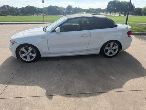 Used 2011 BMW 128i Convertible RWD image 4