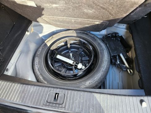 Used 2013 Mercedes-Benz E 350 4MATIC Sedan image 3