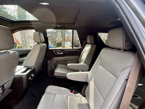 Used 2022 GMC Yukon SLT w/ SLT Premium Package image 8