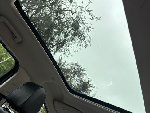 Used 2017 Ford C-MAX Energi Titanium w/ Equipment Group 501A image 11