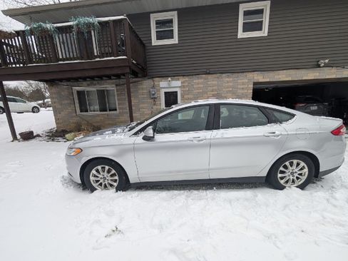 Used 2015 Ford Fusion S image 2