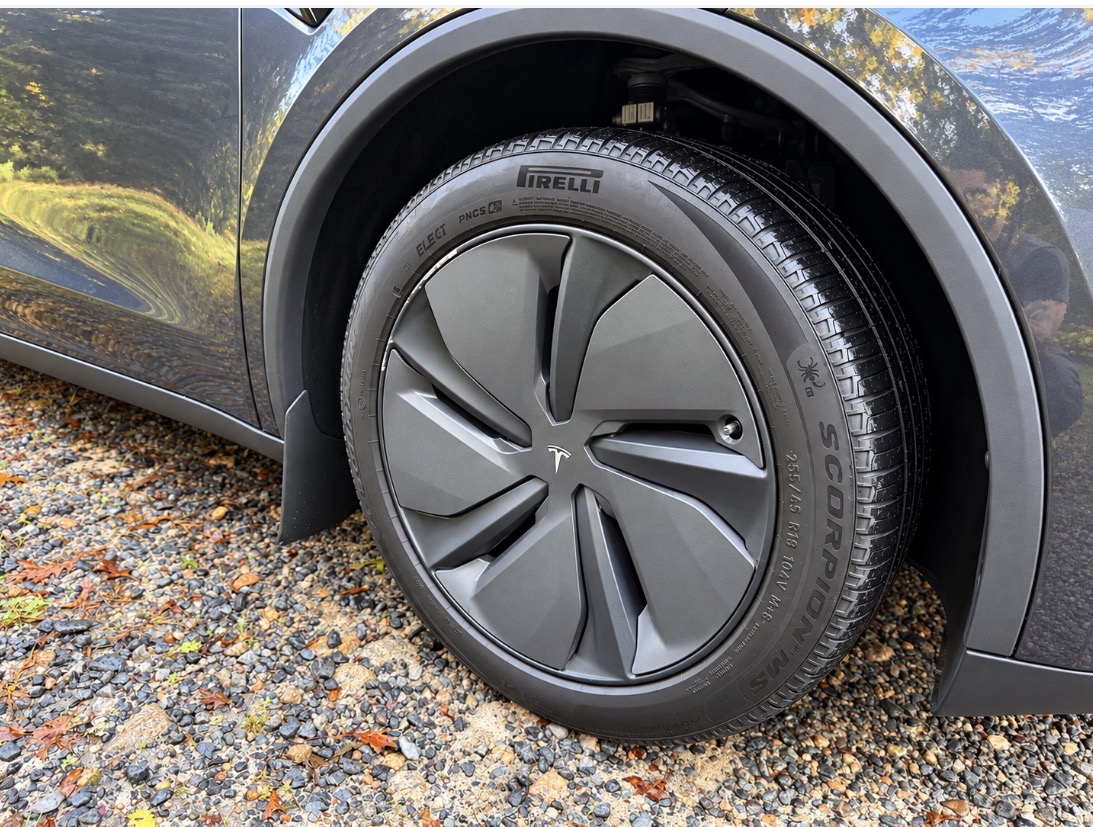 Used 2026 Tesla Model Y AWD image 8