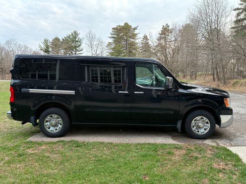 Used 2016 Nissan NV 3500 SL image 1