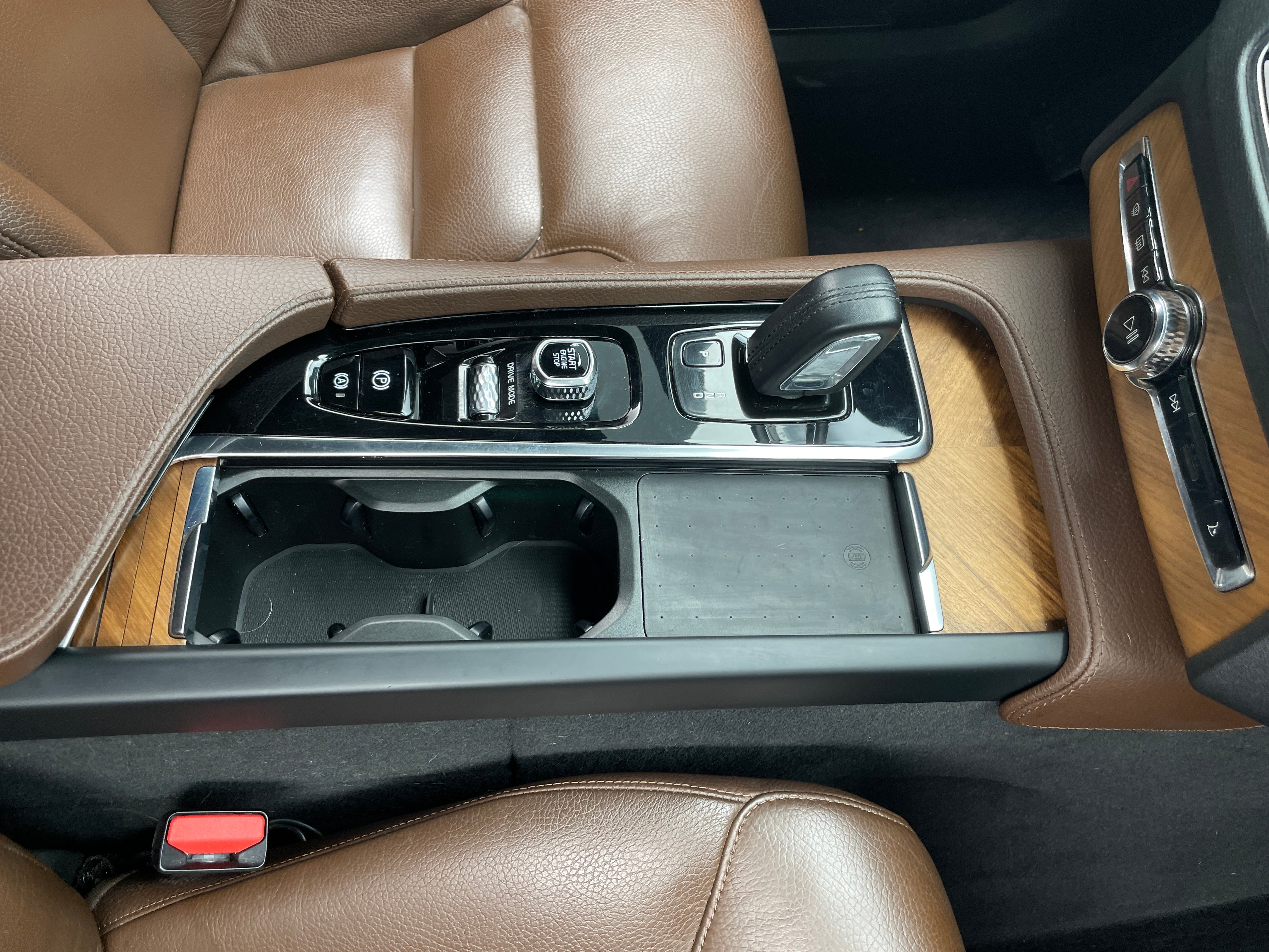 Used 2021 Volvo XC90 T8 Inscription Expression w/ Advanced Package AWD/4WD image 23