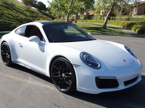 Used 2017 Porsche 911 Carrera 4 image 2