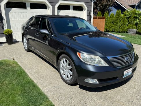 Used 2008 Lexus LS 460 RWD image 2