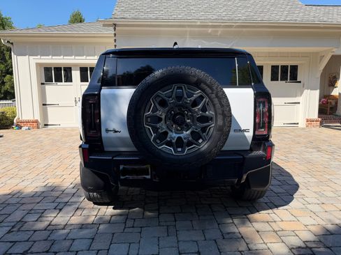 Used 2025 GMC Hummer EV 3X image 8