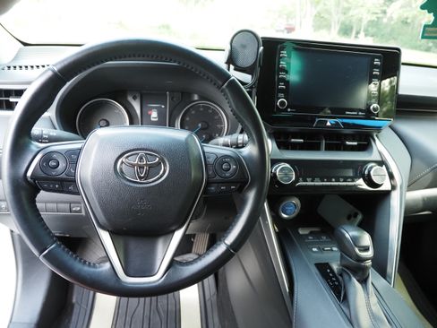 Used 2022 Toyota Venza LE AWD/4WD image 11