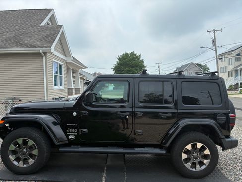 Used 2020 Jeep Wrangler Unlimited Sahara w/ LED Lighting Group AWD/4WD image 21