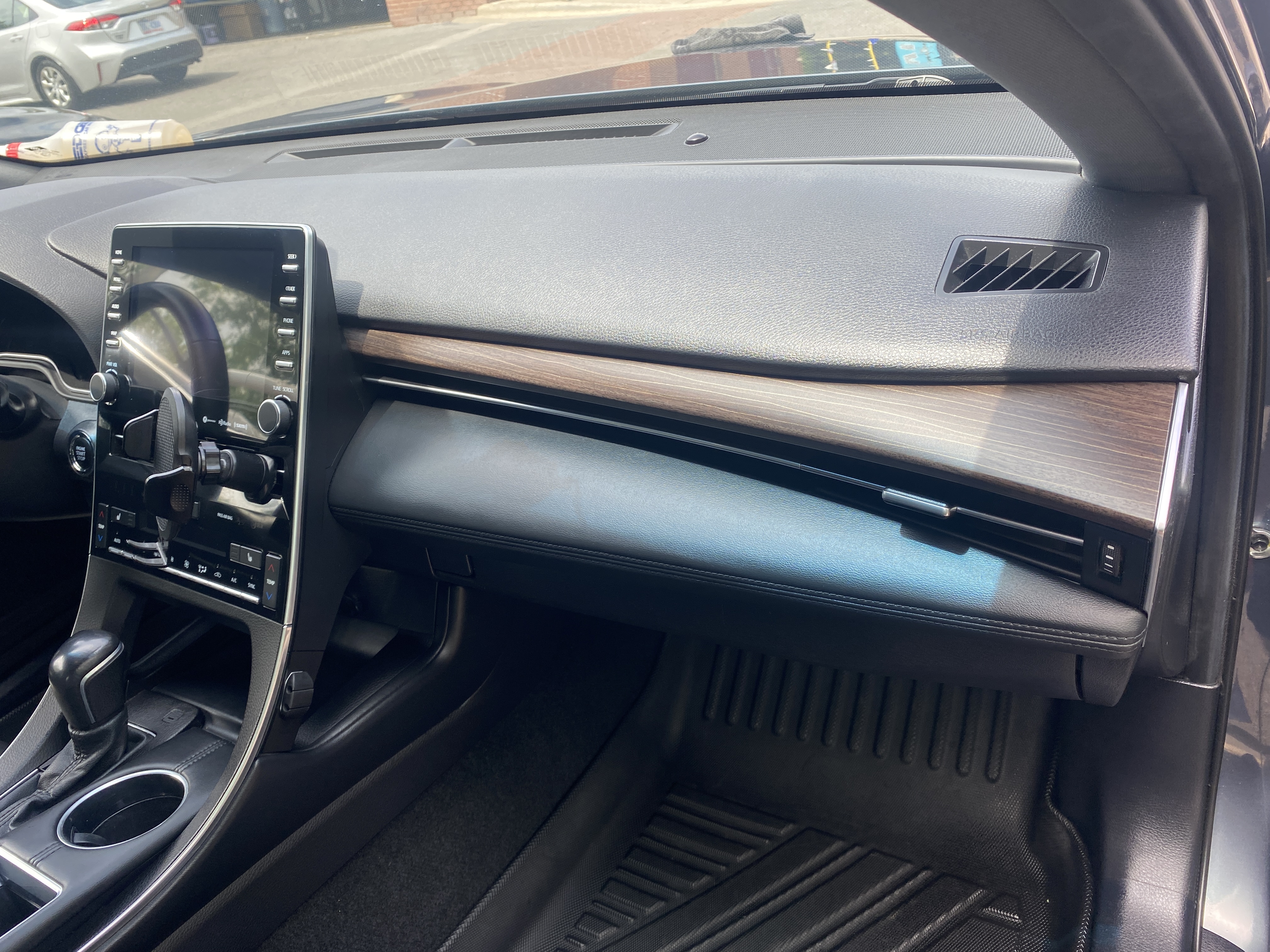 Used 2022 Toyota Avalon XLE FWD image 16