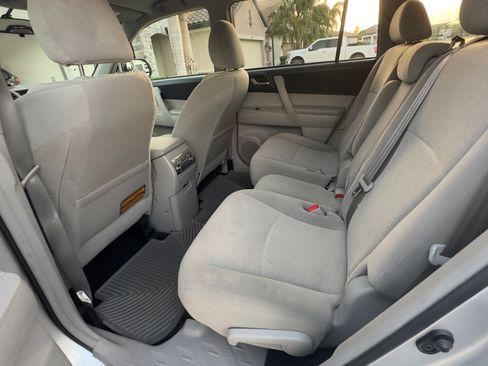 Used 2013 Toyota Highlander Plus image 9