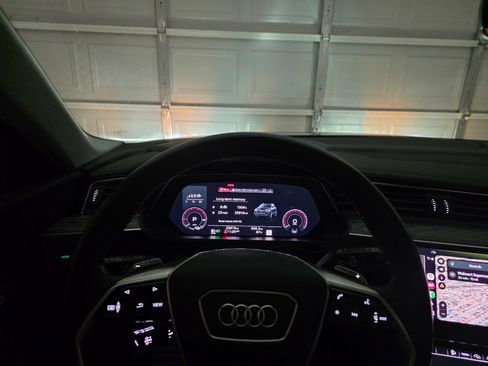 Used 2022 Audi e-tron Premium Plus w/ Premium Plus Package image 11