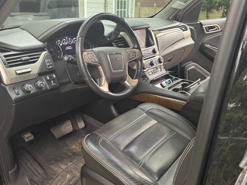 Used 2019 GMC Yukon Denali w/ Denali Ultimate Package AWD/4WD image 13