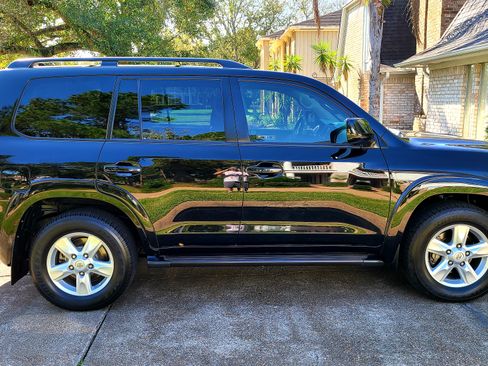 Used 2011 Toyota Land Cruiser w/ Upgrade Pkg image 10