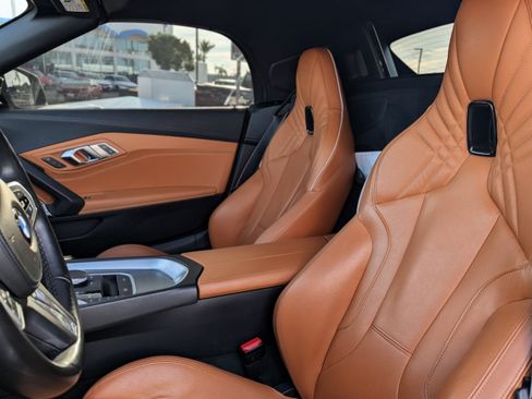 Used 2020 BMW Z4 M40i w/ Executive Package image 12