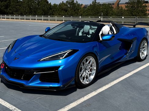 Used 2024 Chevrolet Corvette Z06 w/ Z07 Performance Package RWD image 1