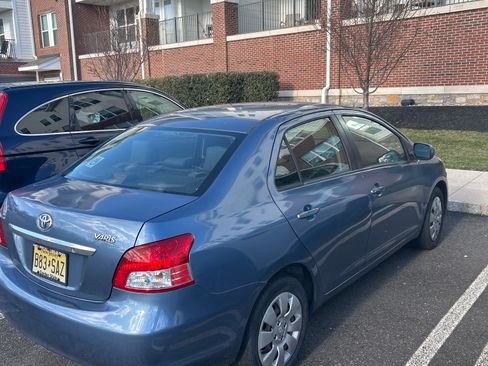 Used 2012 Toyota Yaris Sedan image 4