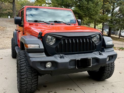 Used 2018 Jeep Wrangler Unlimited Sport image 14