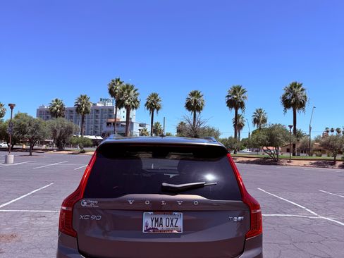 Used 2017 Volvo XC90 T8 Inscription w/ Vision Package AWD/4WD image 12