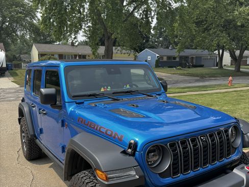 Used 2025 Jeep Wrangler Unlimited Rubicon w/ Technology Group image 4