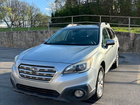 Used 2017 Subaru Outback 2.5i Premium image 2
