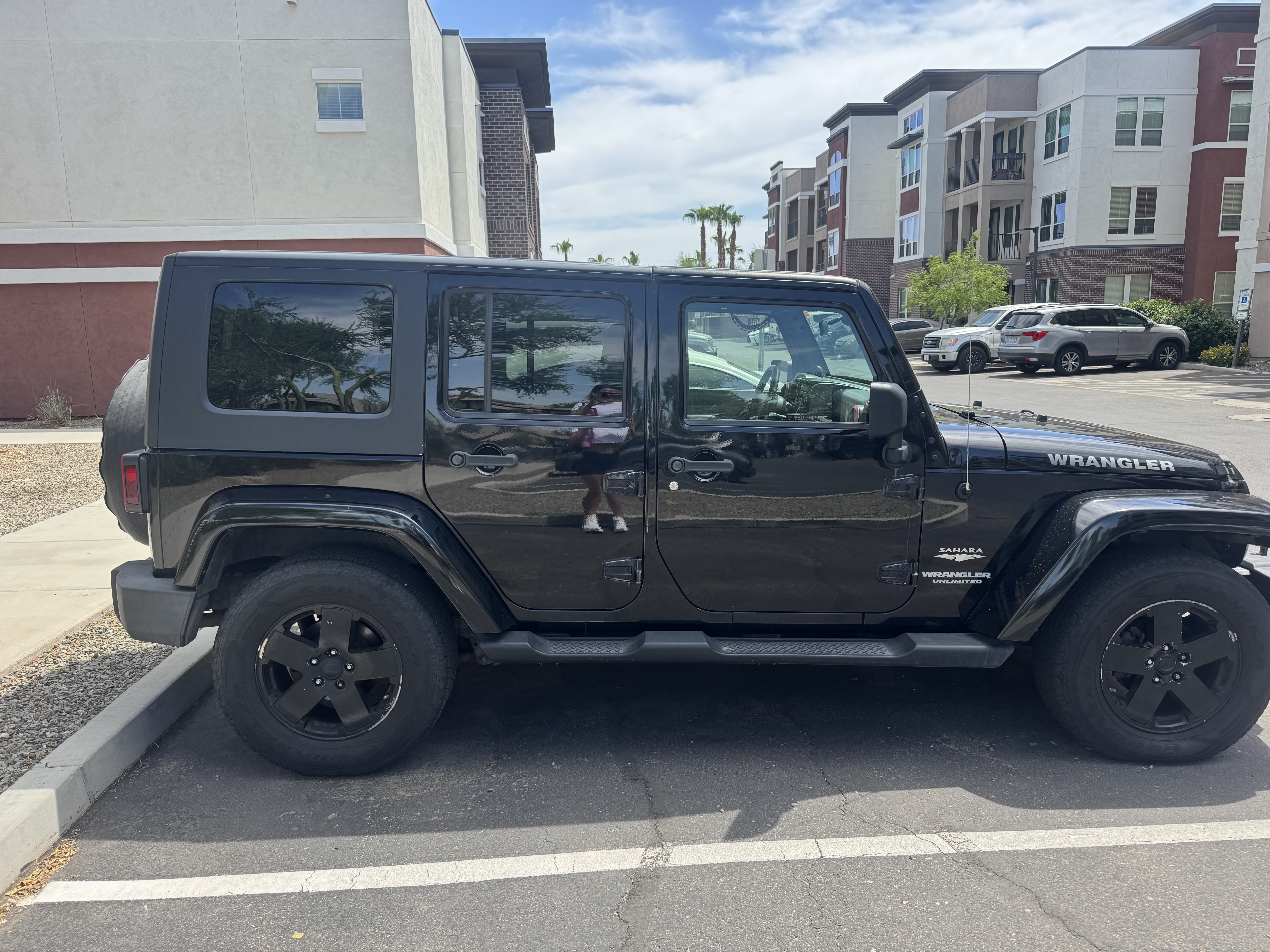 Used 2008 Jeep Wrangler Unlimited Sahara w/ Dual Top Group AWD/4WD image 1