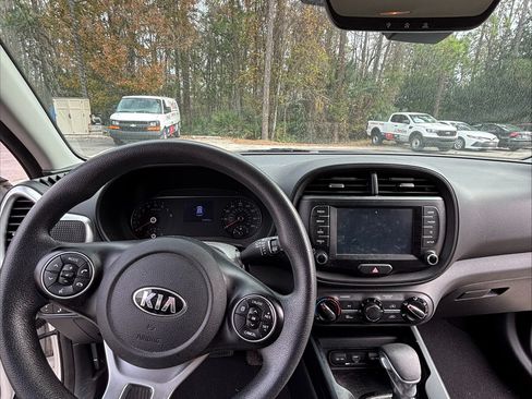 Used 2020 Kia Soul S image 5