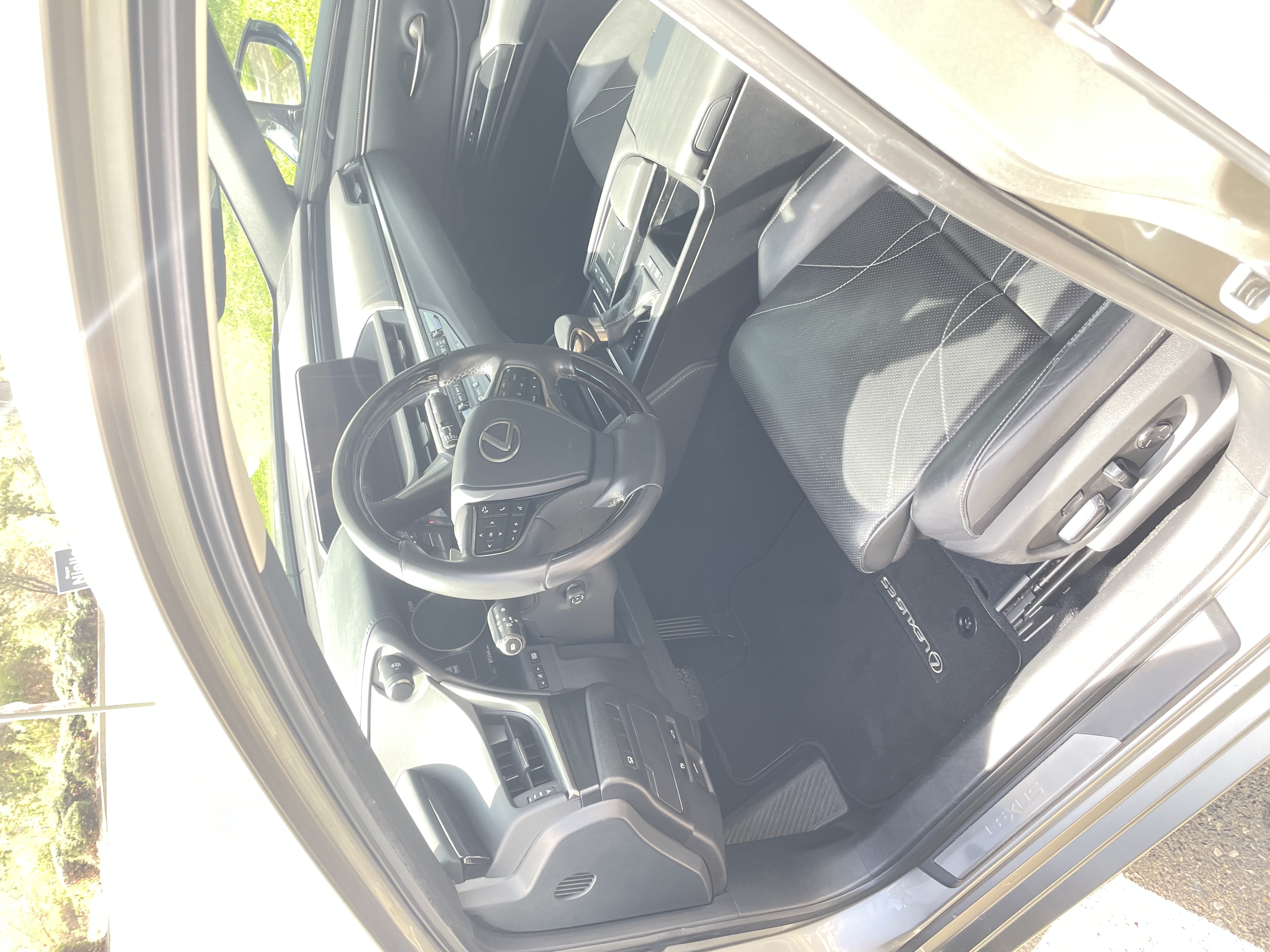 Used 2020 Lexus ES 300h w/ Accessory Package 2 FWD image 11