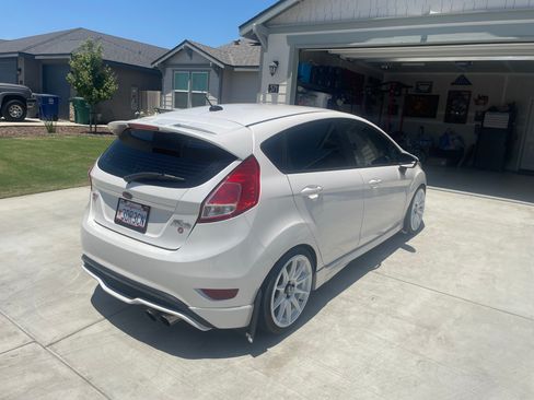 Used 2016 Ford Fiesta ST FWD image 4