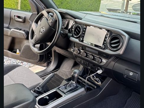 Used 2023 Toyota Tacoma TRD Sport w/ Technology Package image 9